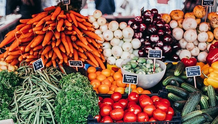 Rénofuté fait son marché à Aubenas avec SOLIHA Ardèche et les Compagnons Bâtisseurs